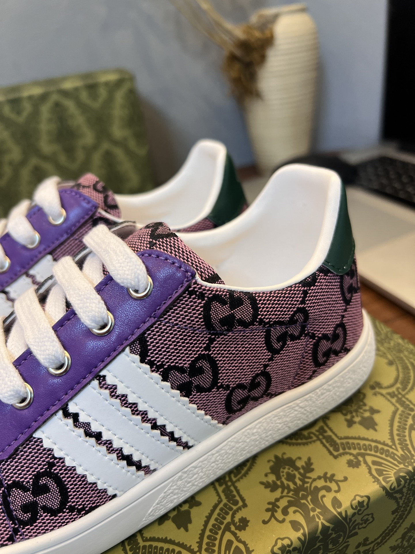 Children's shoes child